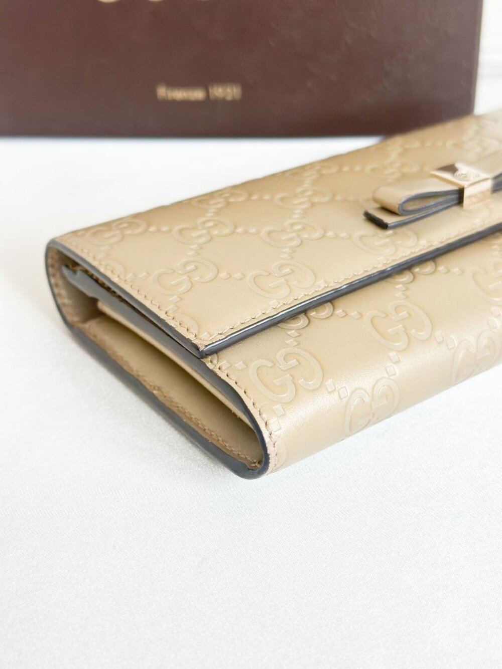 Gucci Guccissima Bow Continental Wallet Gold Metallic - Picture 4 of 16